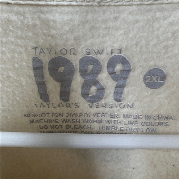 TAYLOR SWIFT WE FOUND WONDERLAND QUARTER ZIP PULLOVER 2XL - Picture 9 of 9